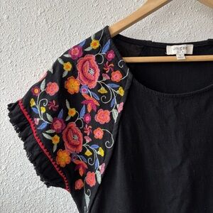 umgee - Embroidered Floral Blouse - Black Linen & Cotton Blend - Size Small